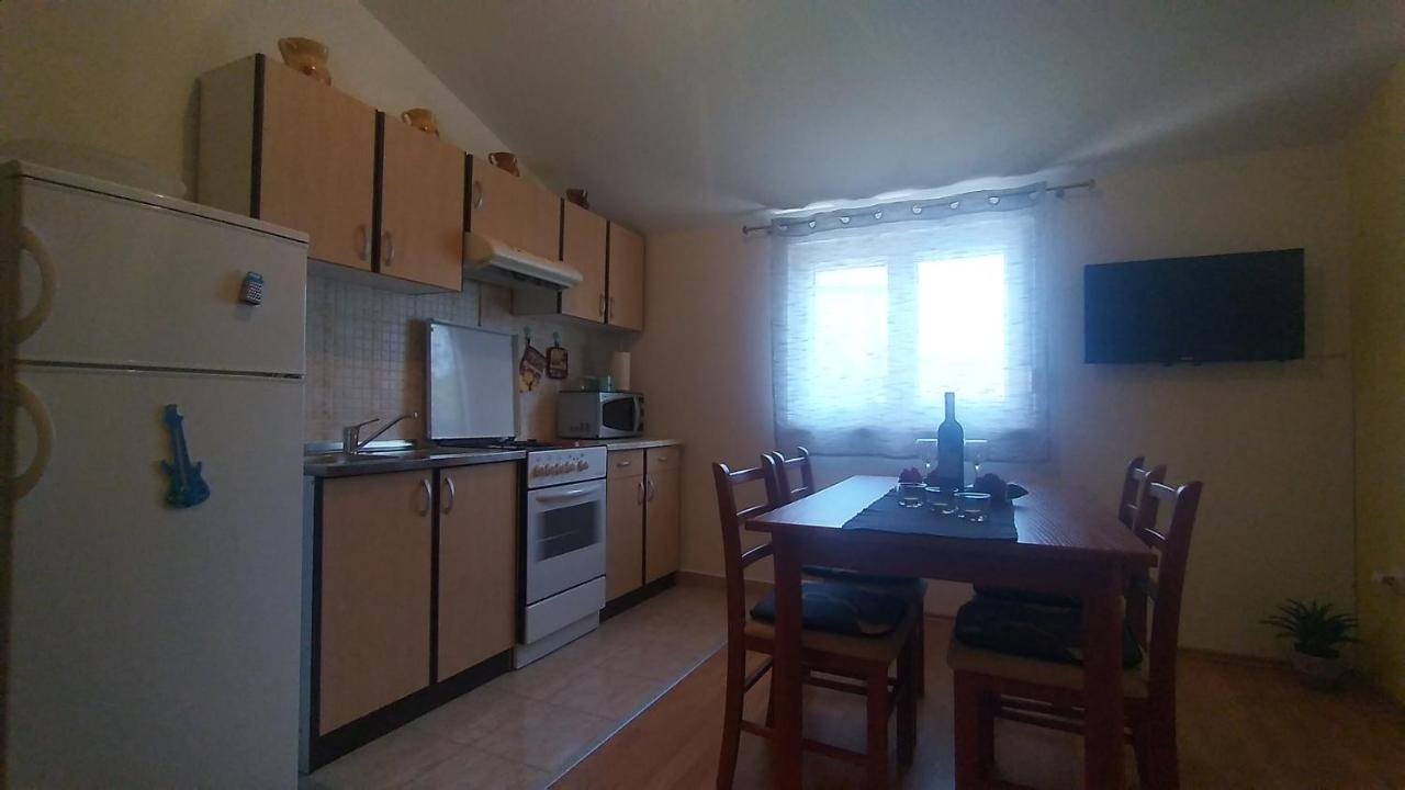 Apartman Ana Пула Екстериор снимка