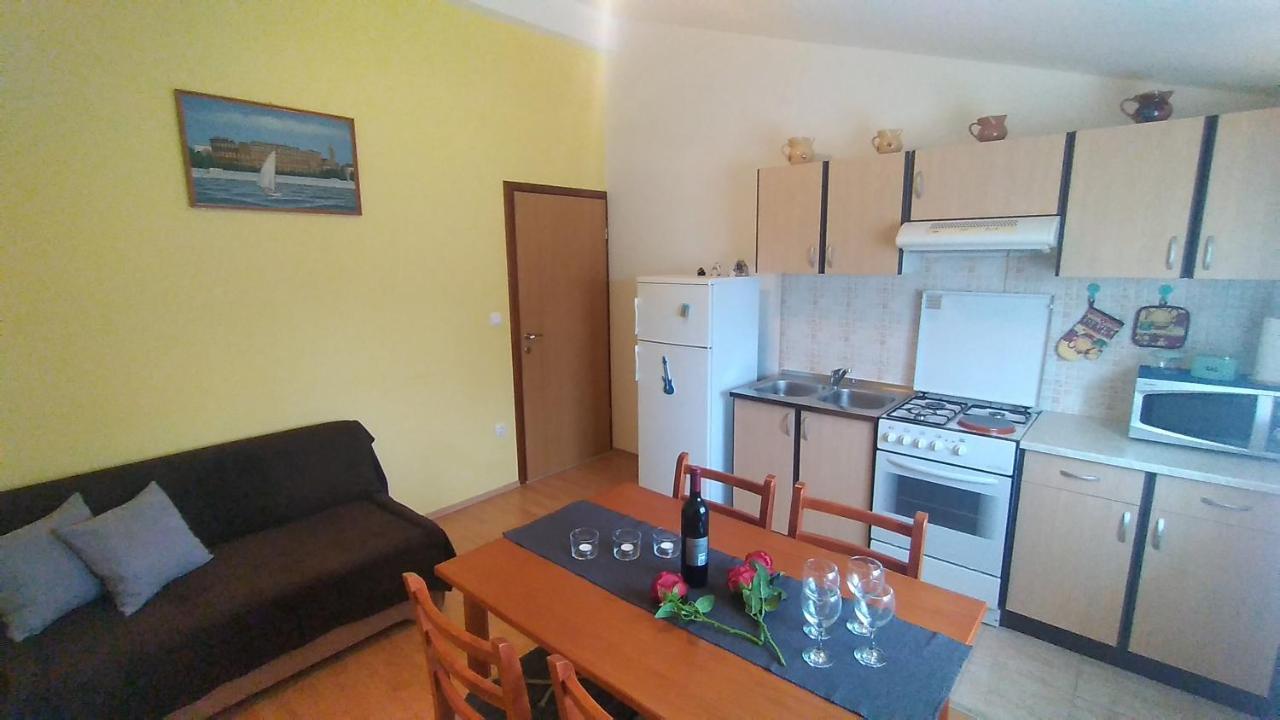 Apartman Ana Пула Екстериор снимка