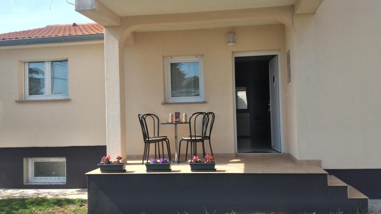 Apartman Ana Пула Екстериор снимка